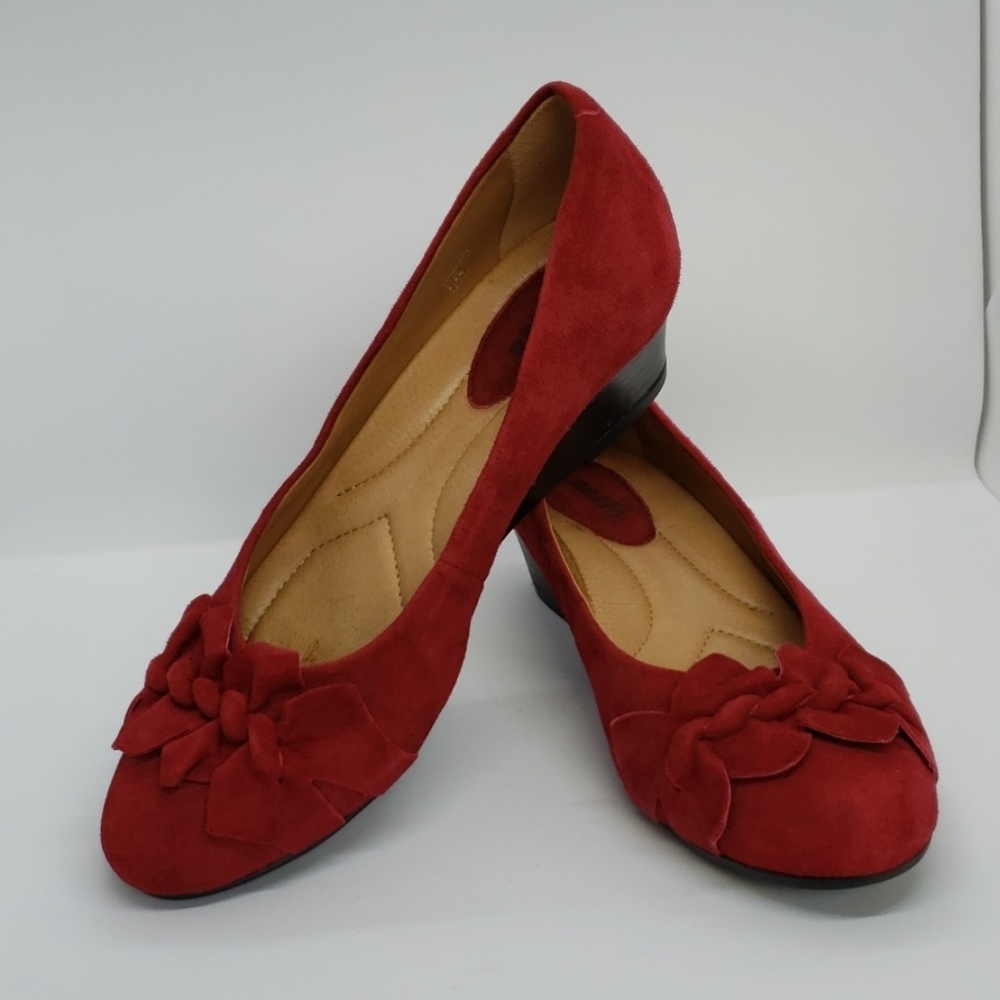 Earth Teaberry Wedge Pumps